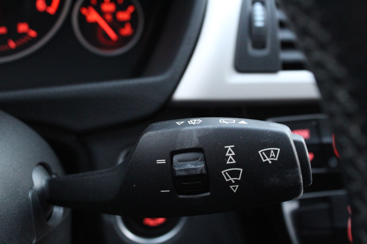 BMW Serie 3 318d Touring - Foto 17