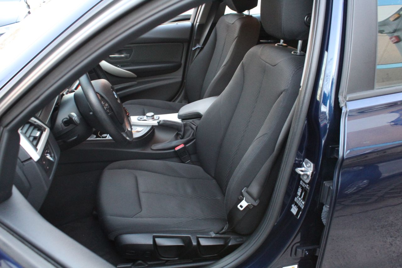 BMW Serie 3 318d Touring - Foto 12