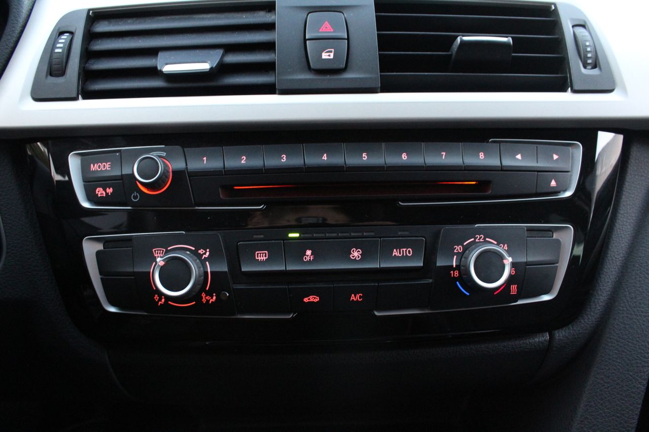 BMW Serie 3 318d Touring - Foto 18