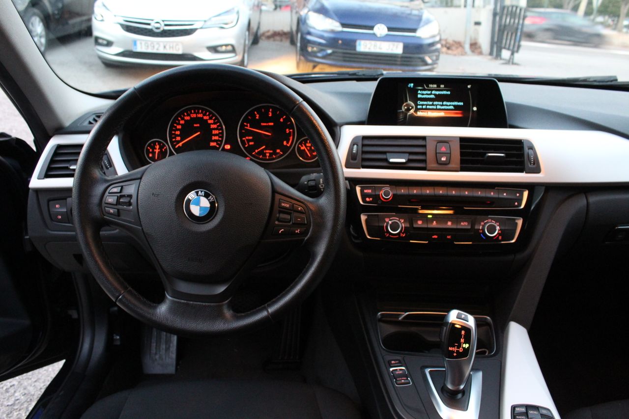 BMW Serie 3 318d Touring - Foto 14