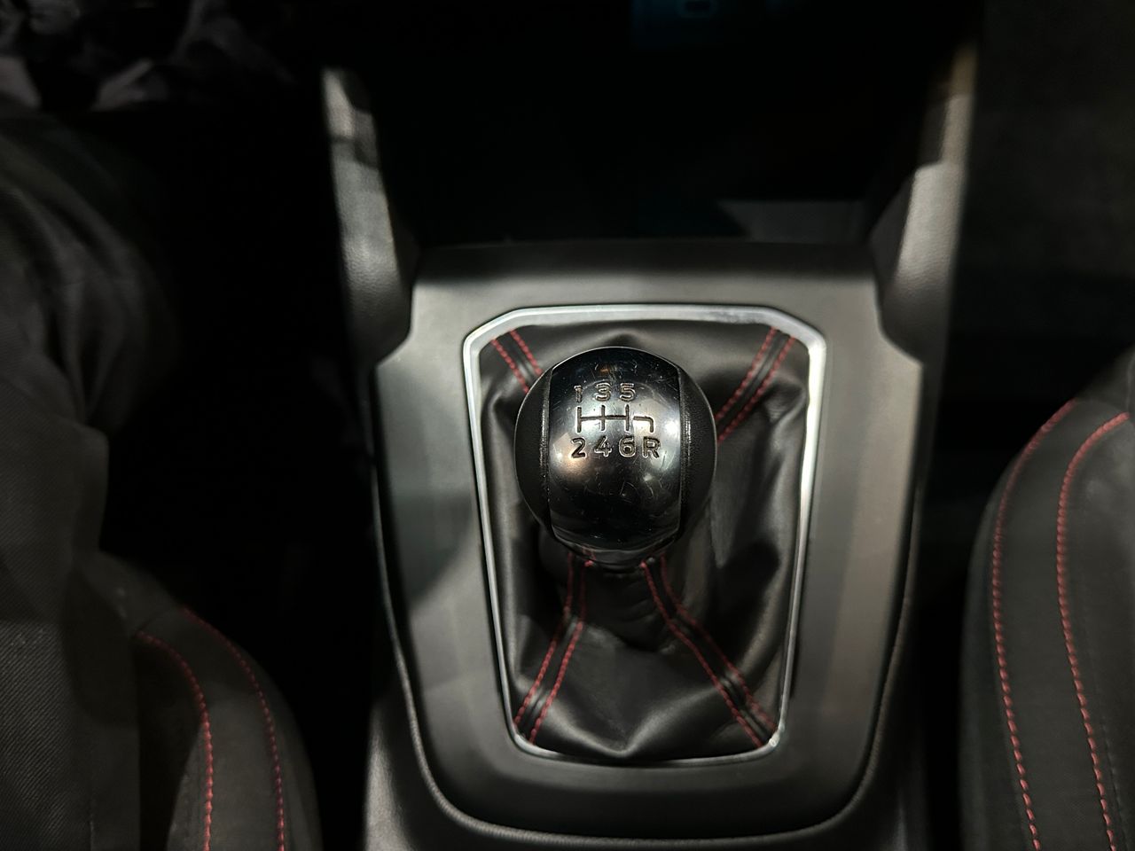 Ford Focus 1.0 Ecoboost MHEV 92kW ST-Line - Foto 26