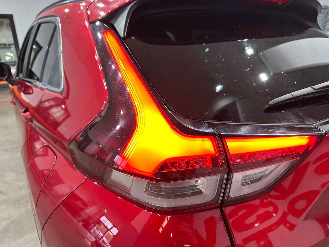 Mitsubishi Eclipse Cross 2.4 PHEV Kaiteki Auto 4WD - Foto 23