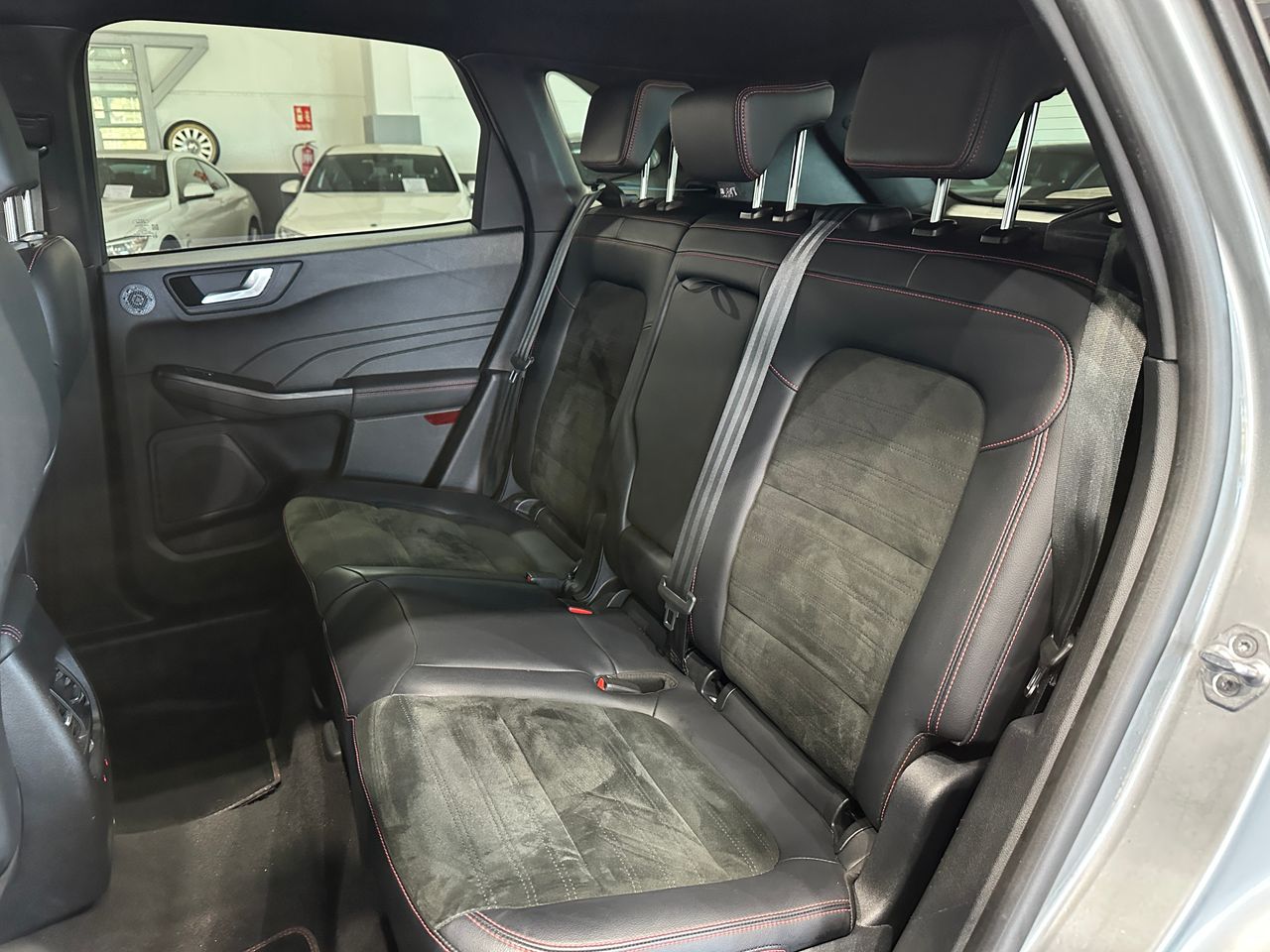 Ford Kuga ST-Line X 2.5 Duratec FHEV Auto - Foto 11