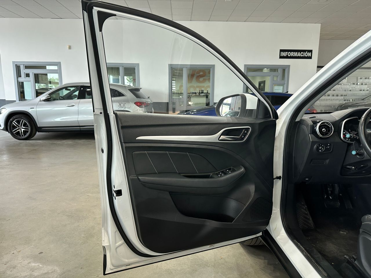 MG ZS EV LUXURY 143CV SUV - Foto 28