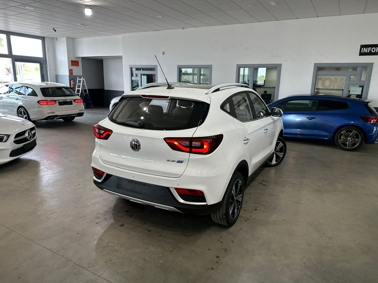 MG ZS EV LUXURY 143CV SUV - Foto 7