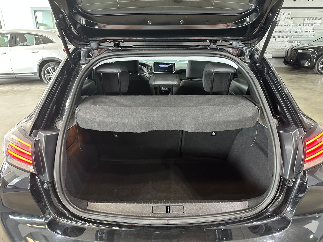 Peugeot 208 1.2G 100CV ALLURE BERLINA - Foto 10