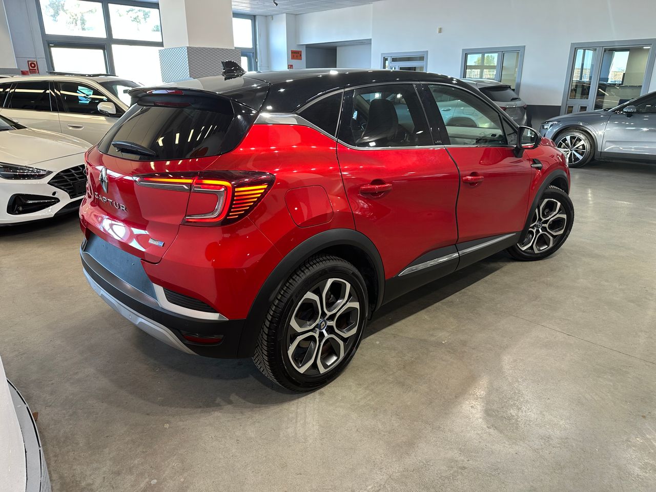 Renault Captur 1.6PHEV 160CV TECHNO - Foto 7