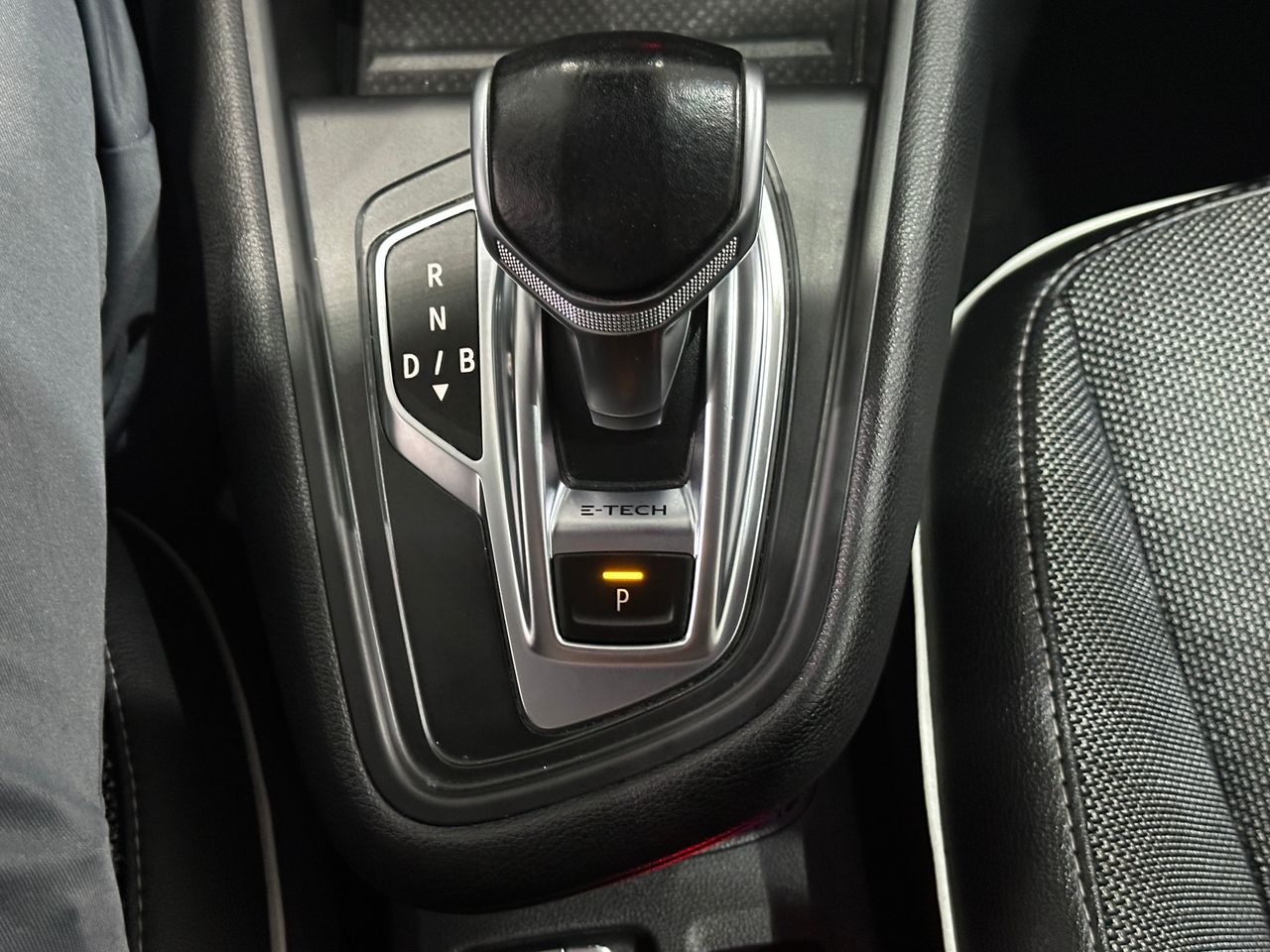 Renault Captur 1.6PHEV 160CV TECHNO - Foto 25