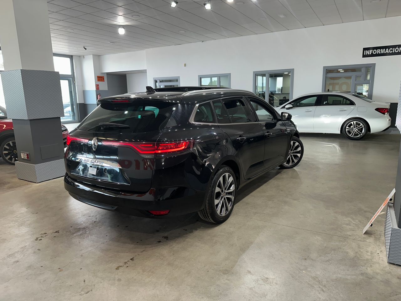 Renault Megane 1.3TCE 140CV TECHNO FAMILIAR EDC - Foto 8