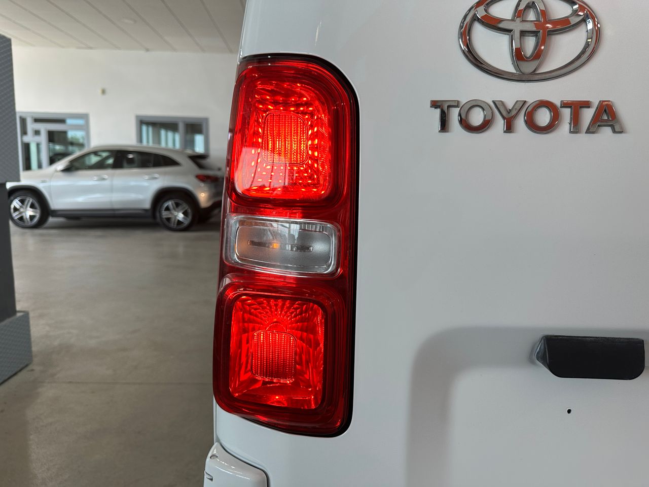 Toyota Proace 2.0D 140CV DYNAMIC - Foto 23