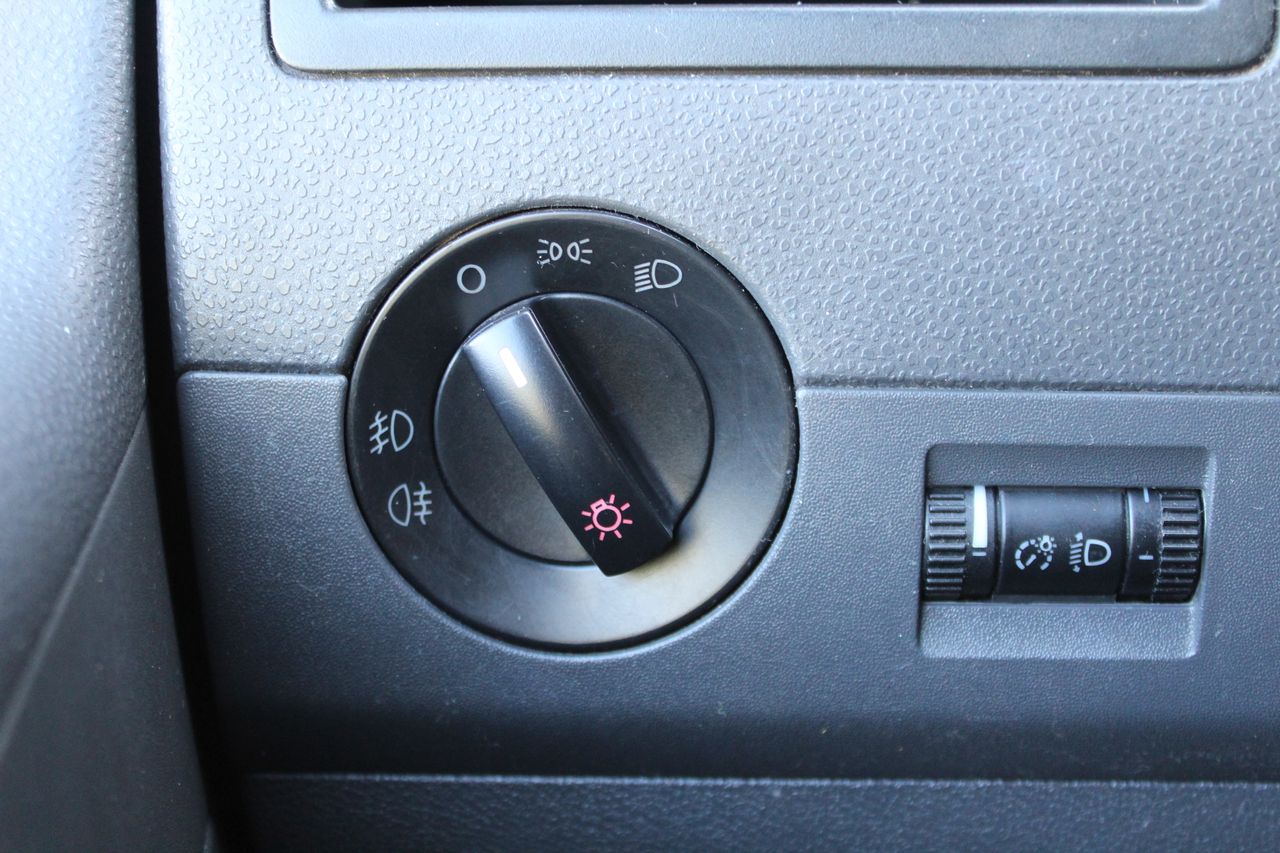 Volkswagen Multivan 2.5 TDI 130CV - Foto 23