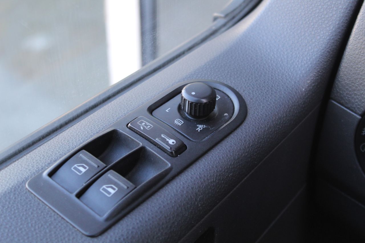 Volkswagen Multivan 2.5 TDI 130CV - Foto 22