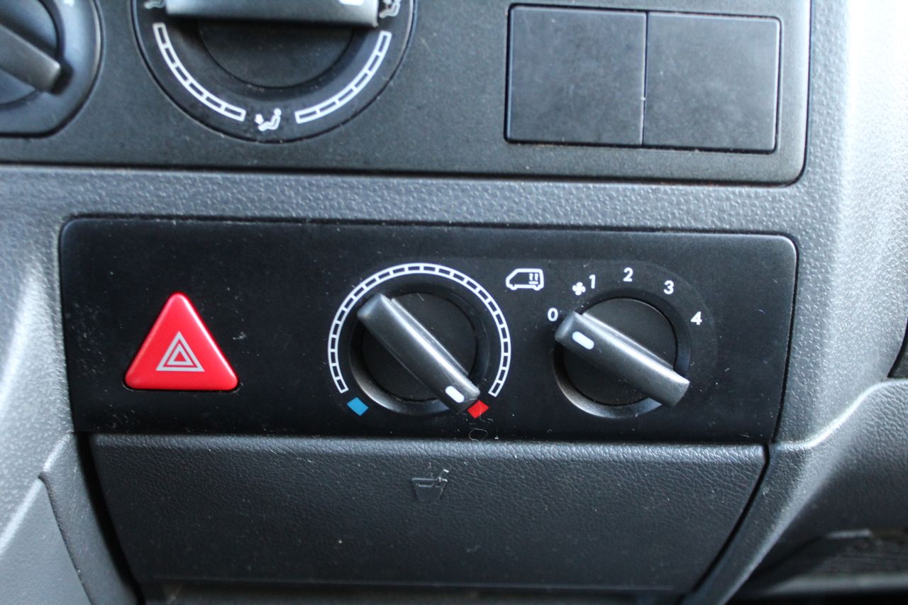 Volkswagen Multivan 2.5 TDI 130CV - Foto 20