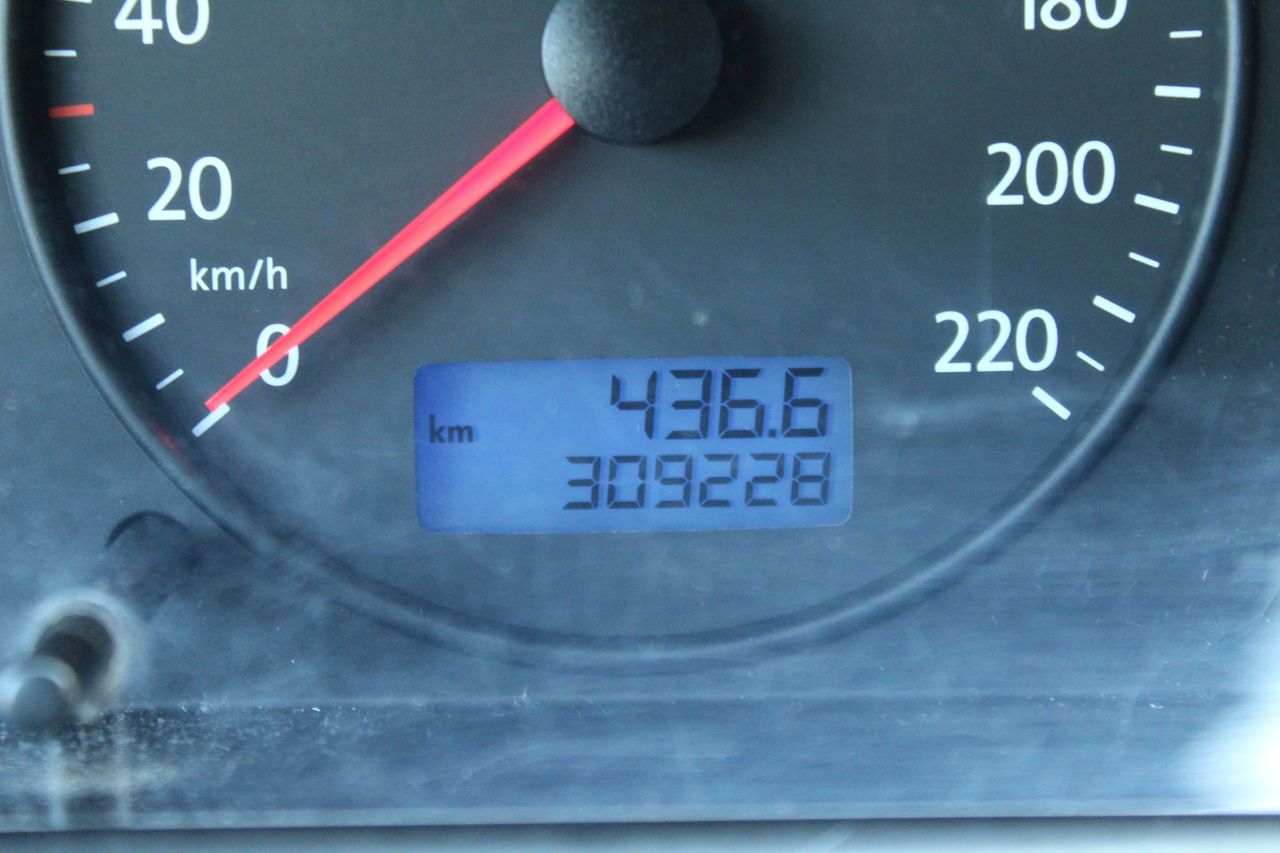 Volkswagen Multivan 2.5 TDI 130CV - Foto 24