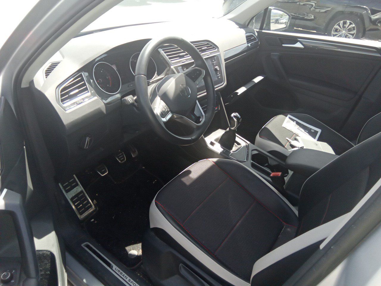 Volkswagen Tiguan Urban Sport 2.0 TDI 110 kW (150 CV) - Foto 5