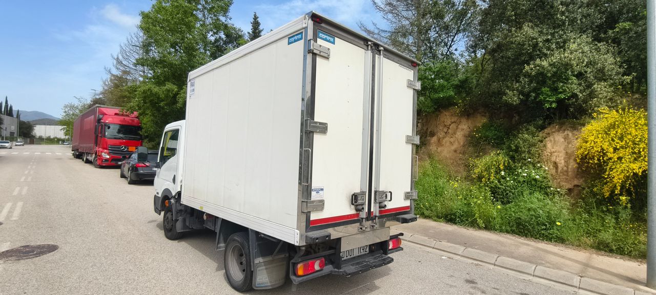 nissan cabstar 2012 / foto grande (2)