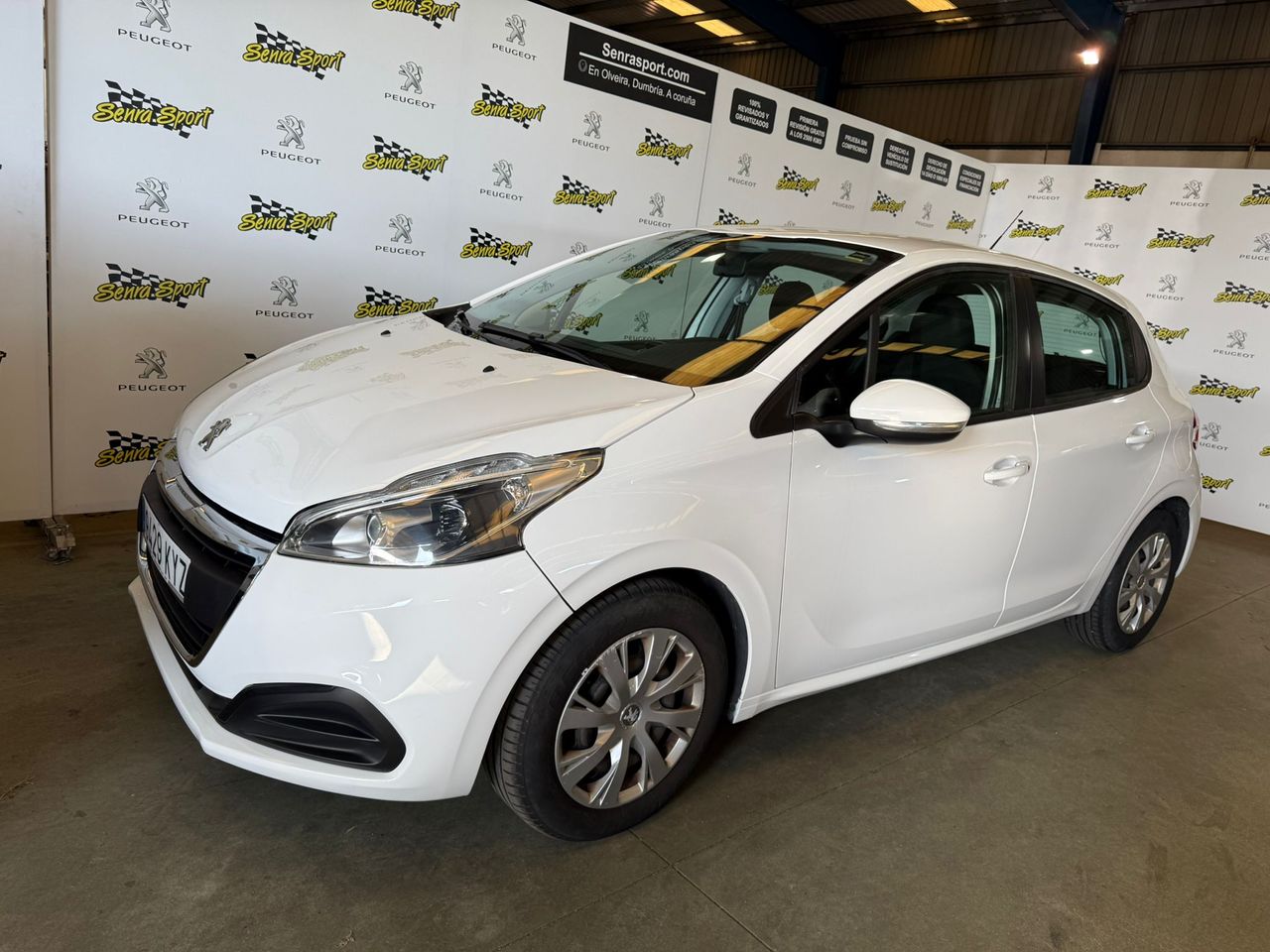 Coche seminuevo con opcion de compra  de segunda mano - peugeot 208 2019 /
