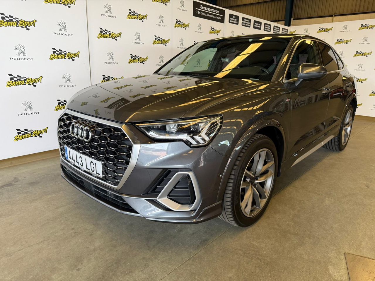 audi q3 2021 /