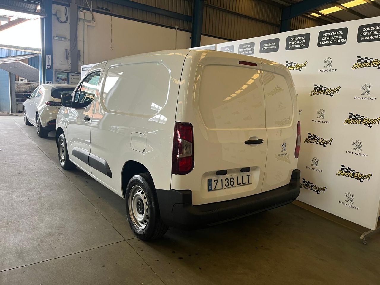 Peugeot Partner PRO STANDAR  - Foto 8