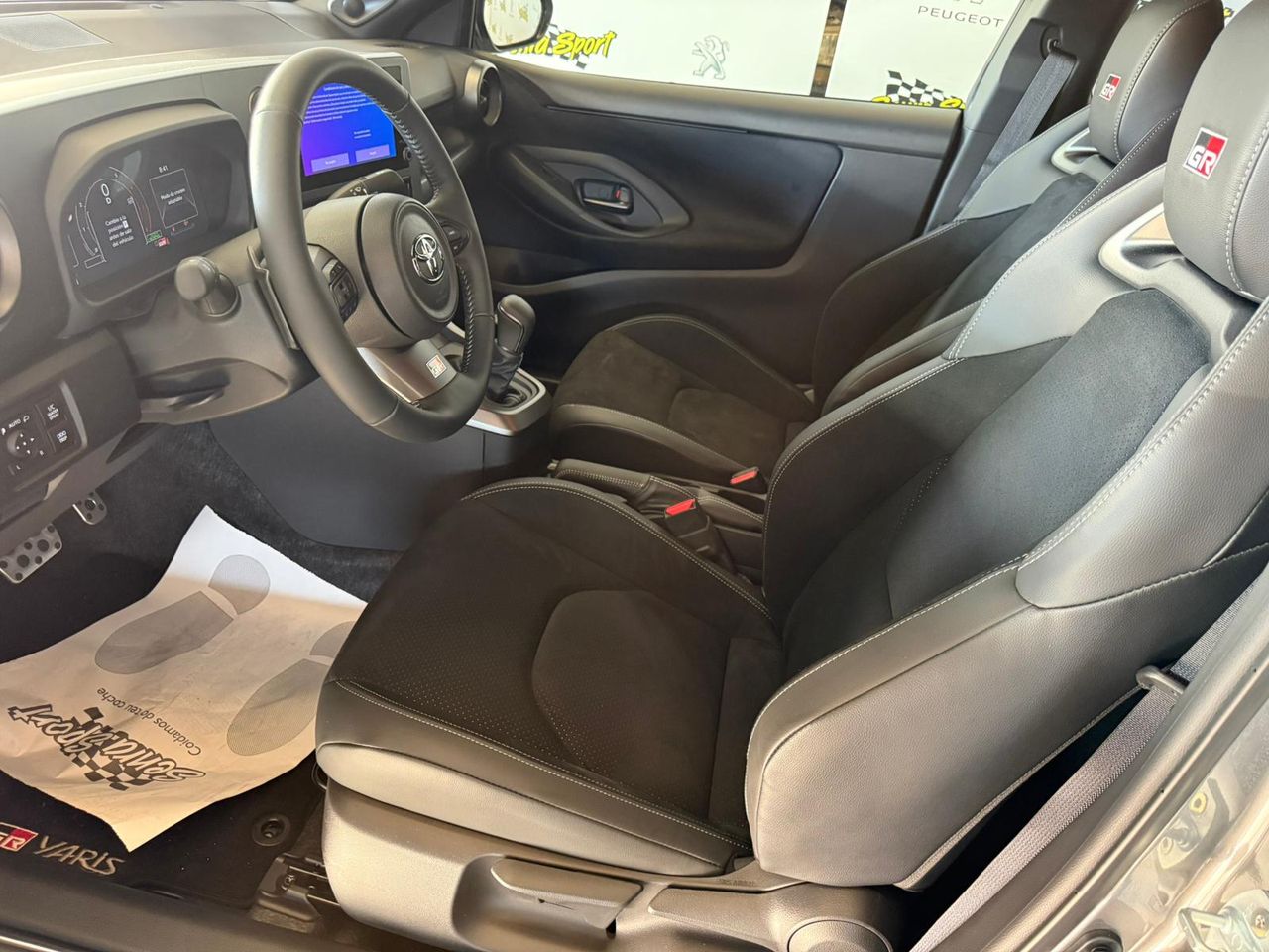 Toyota GR Yaris 1.6T 280 RZ A/T + TOURING PACK SE PUEDE VER Y PROBAR EN SENRA SPORT (PEUGEOT) DUMBRIA - Foto 10