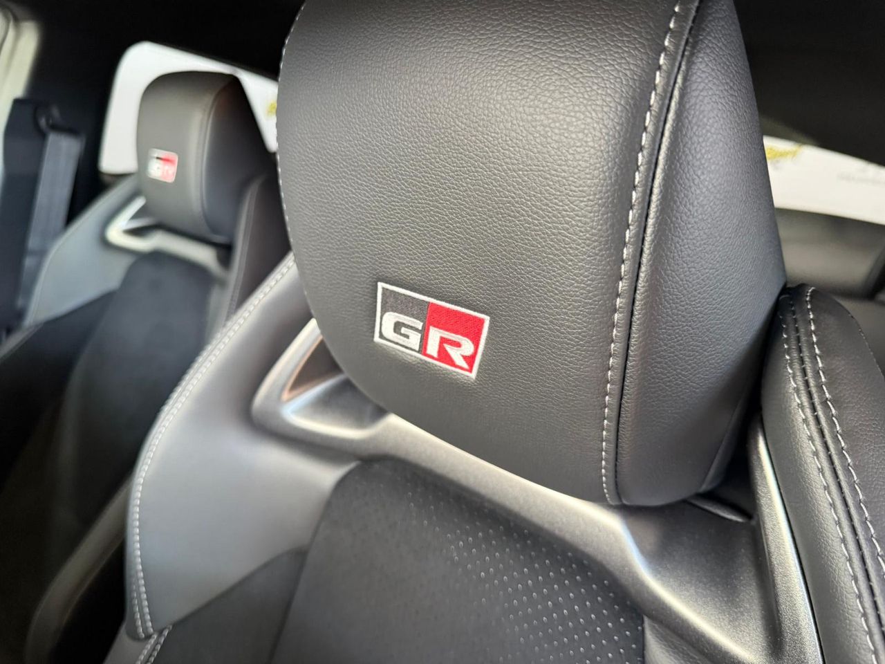 Toyota GR Yaris 1.6T 280 RZ A/T + TOURING PACK SE PUEDE VER Y PROBAR EN SENRA SPORT (PEUGEOT) DUMBRIA - Foto 12