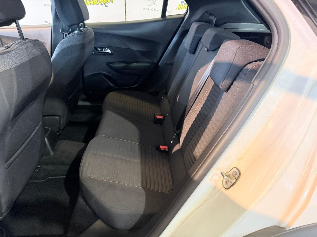 Peugeot 2008 Active Pack BlueHDI 81kW (110CV) SE PUEDE VER Y PROBAR EN SENRA SPORT (PEUGEOT) DUMBRIA - Foto 5