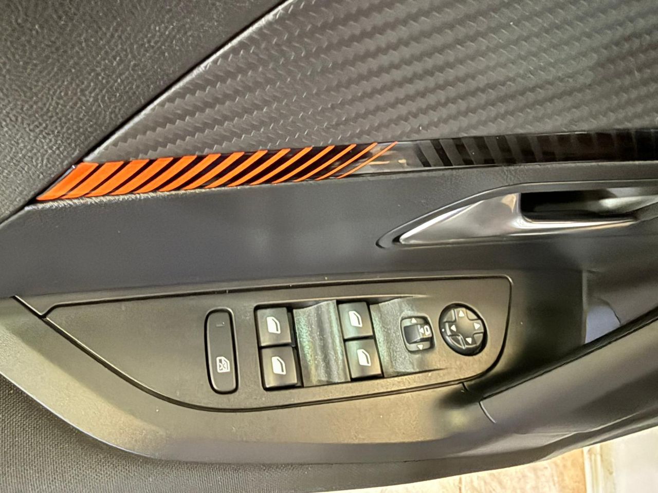 Peugeot 2008 Active Pack BlueHDI 81kW (110CV) SE PUEDE VER Y PROBAR EN SENRA SPORT (PEUGEOT) DUMBRIA - Foto 9