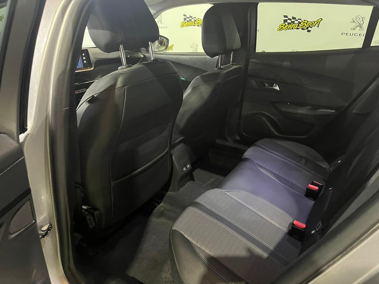 Peugeot 2008 Allure BlueHDI 130 S&S EAT8 - Foto 13