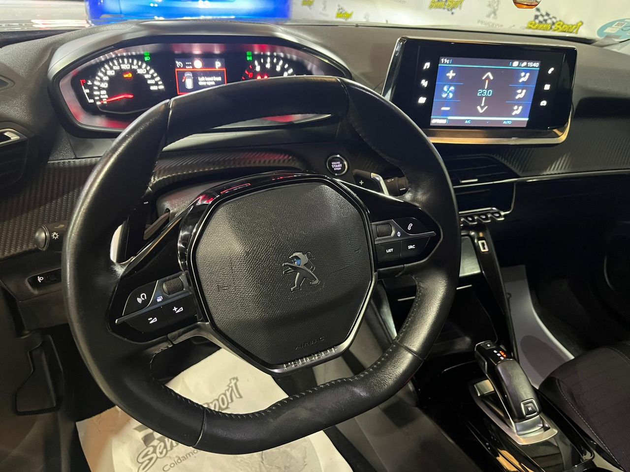 Peugeot 2008 Allure BlueHDI 130 S&S EAT8 - Foto 12