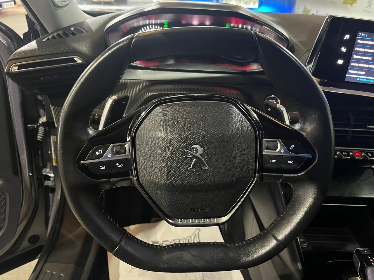 Peugeot 2008 Allure BlueHDI 130 S&S EAT8 - Foto 15