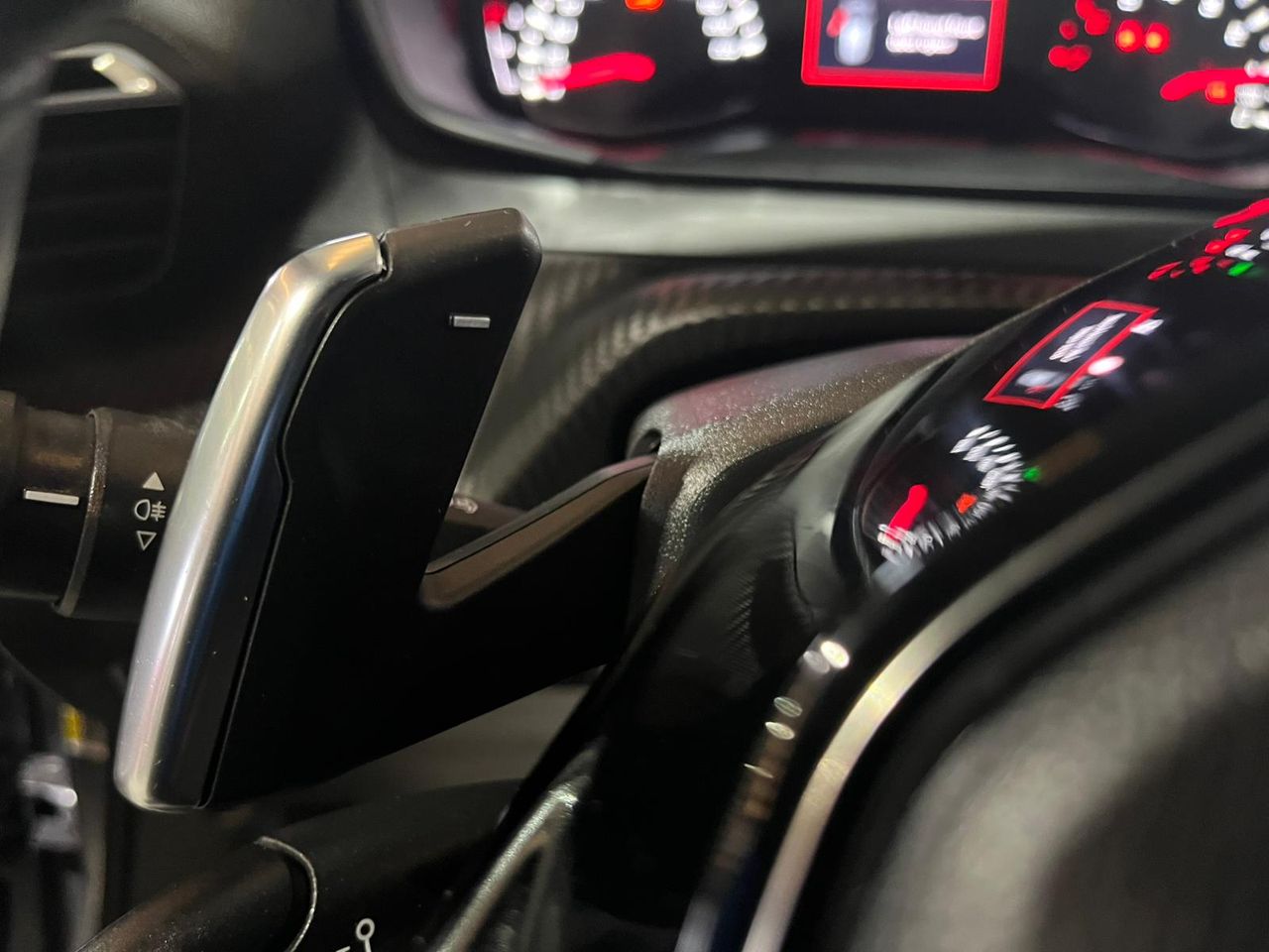 Peugeot 2008 Allure BlueHDI 130 S&S EAT8 - Foto 18