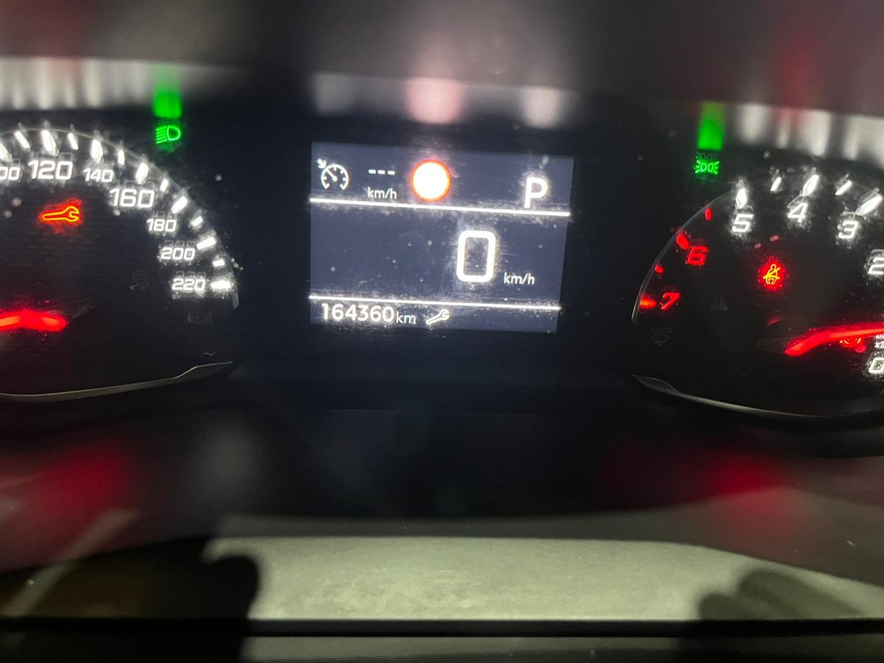 Peugeot 2008 Allure BlueHDI 130 S&S EAT8 - Foto 27