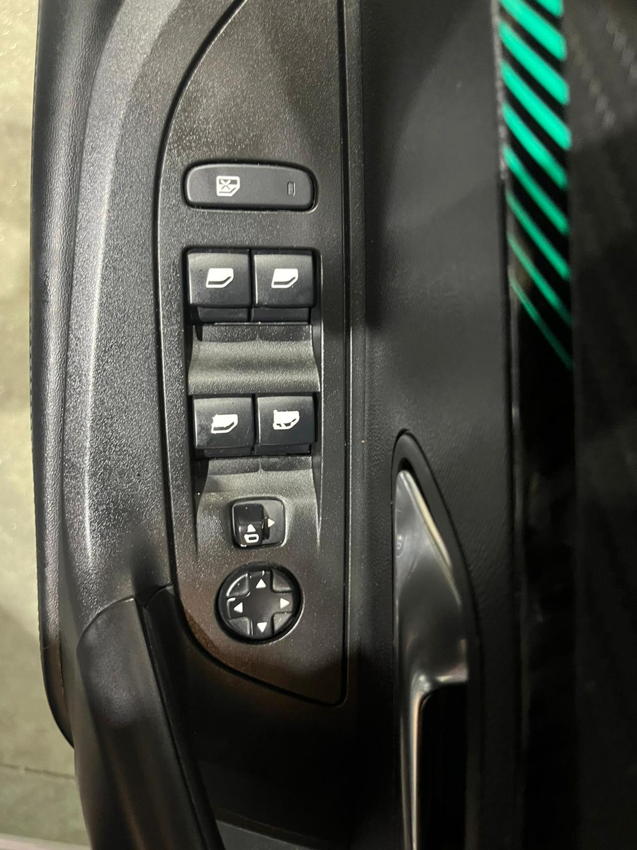 Peugeot 2008 Allure BlueHDI 130 S&S EAT8 - Foto 20