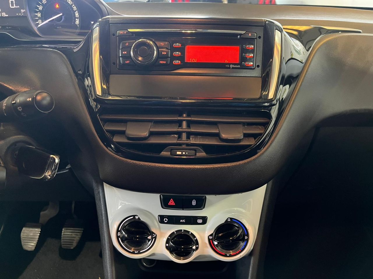 Peugeot 208 5P LIKE 1.6 BlueHDi 55KW (75CV) - Foto 14