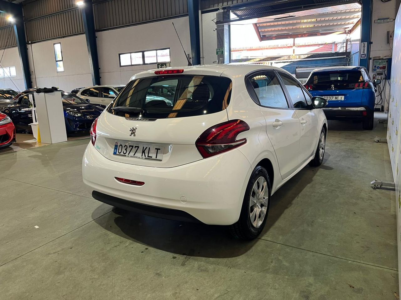 Peugeot 208 5P LIKE 1.6 BlueHDi 55KW (75CV) - Foto 8