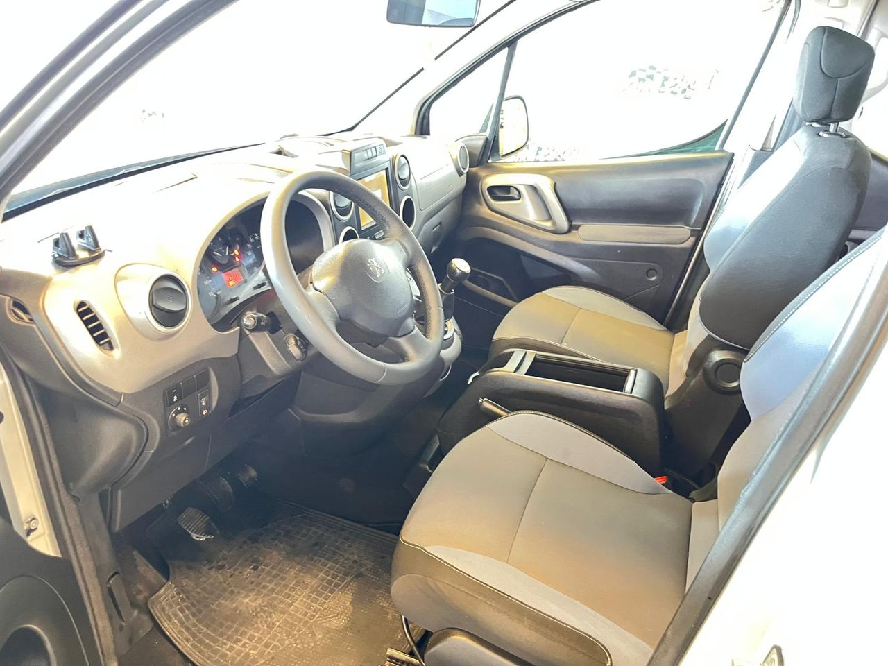 Peugeot Partner TEPEE Active 1.6 BlueHDi 100 - Foto 13
