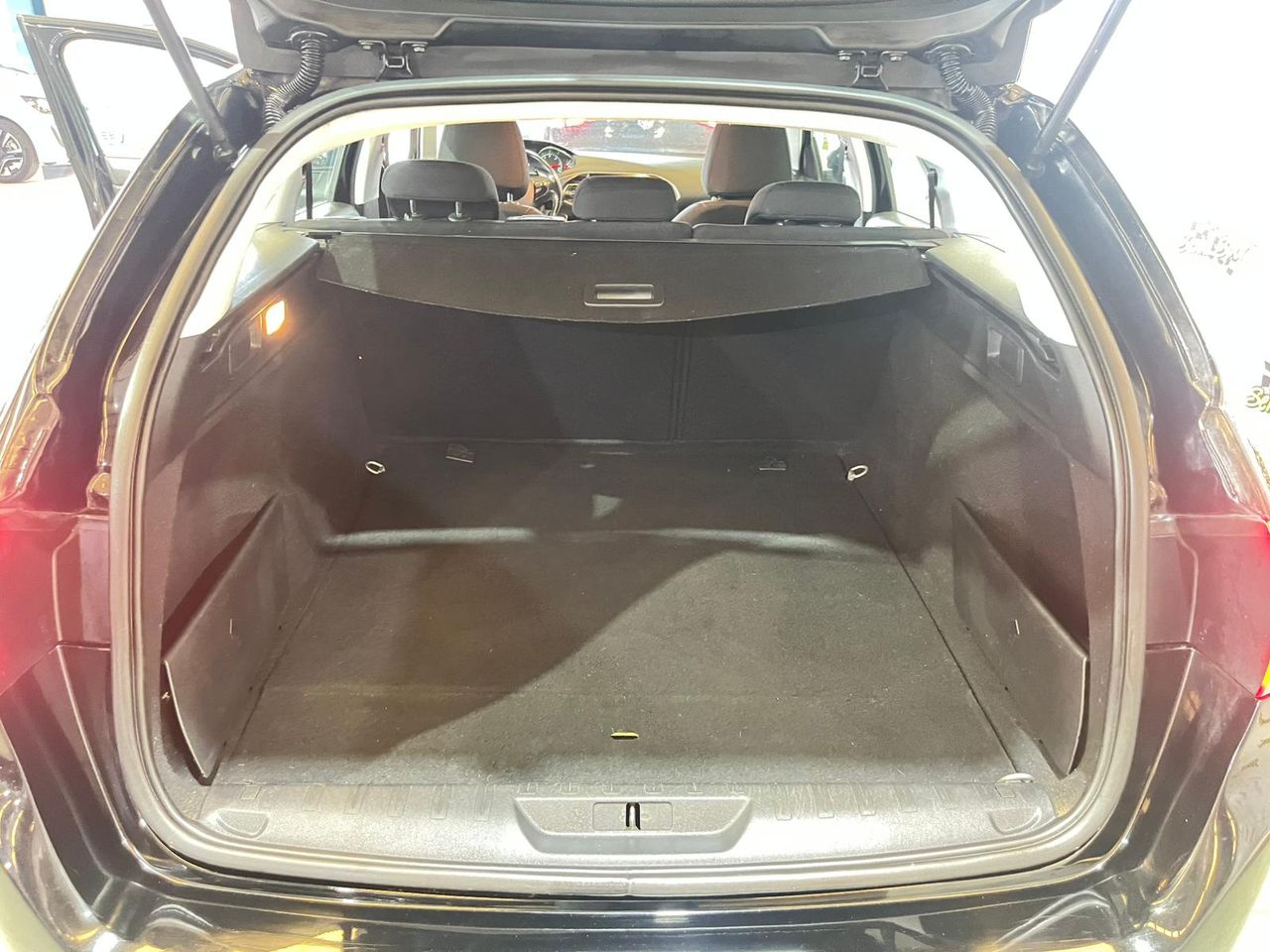 Peugeot 308 SW Active 1.6 BlueHDi 88KW (120CV) - Foto 27