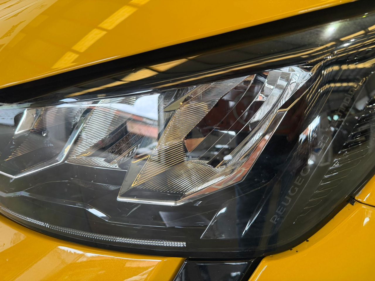 Peugeot 208 BlueHDi 73kW (100CV) Allure - Foto 13
