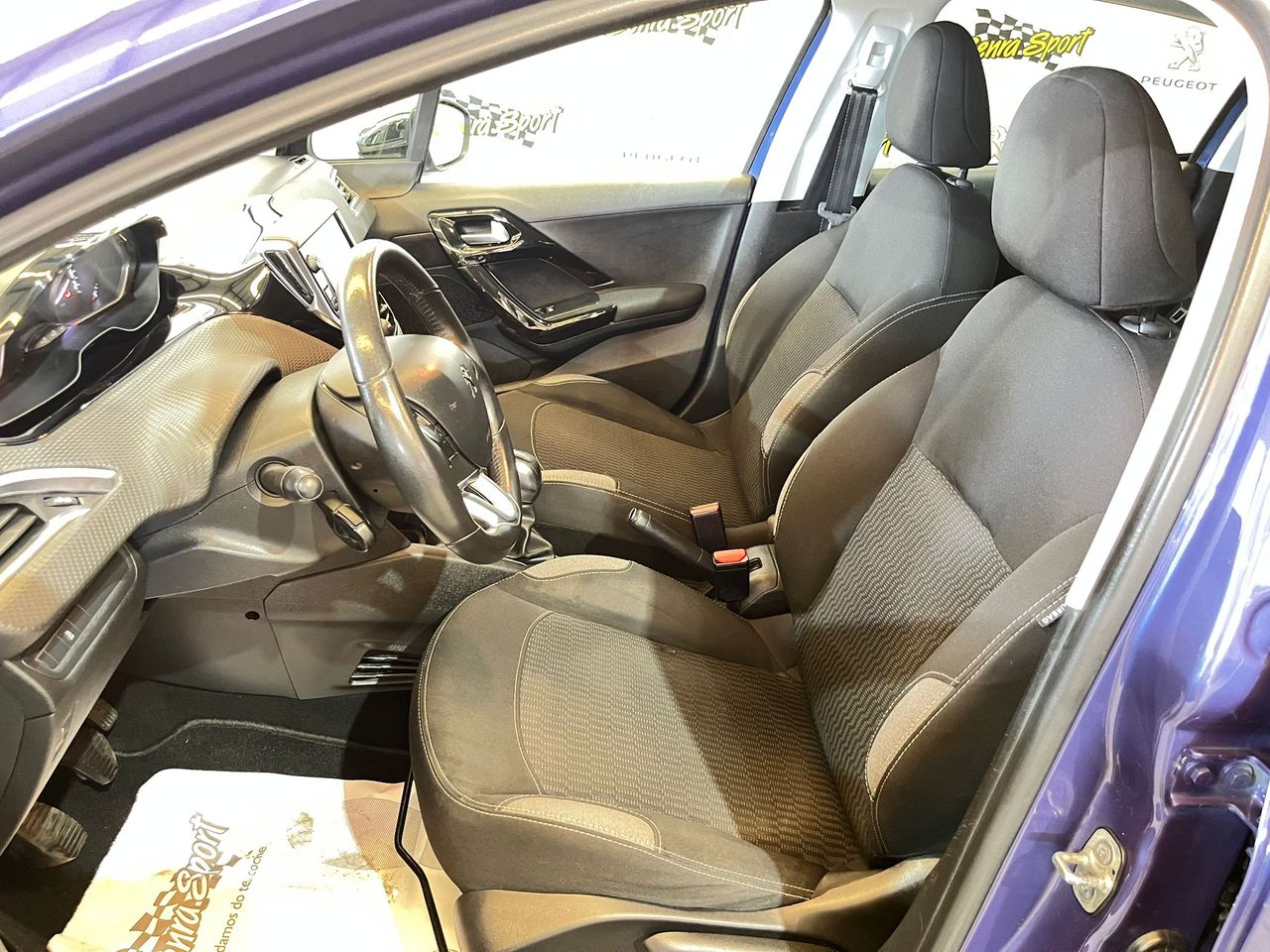 Peugeot 208 5P STYLE 1.6 BlueHDi 55KW (75CV) - Foto 9
