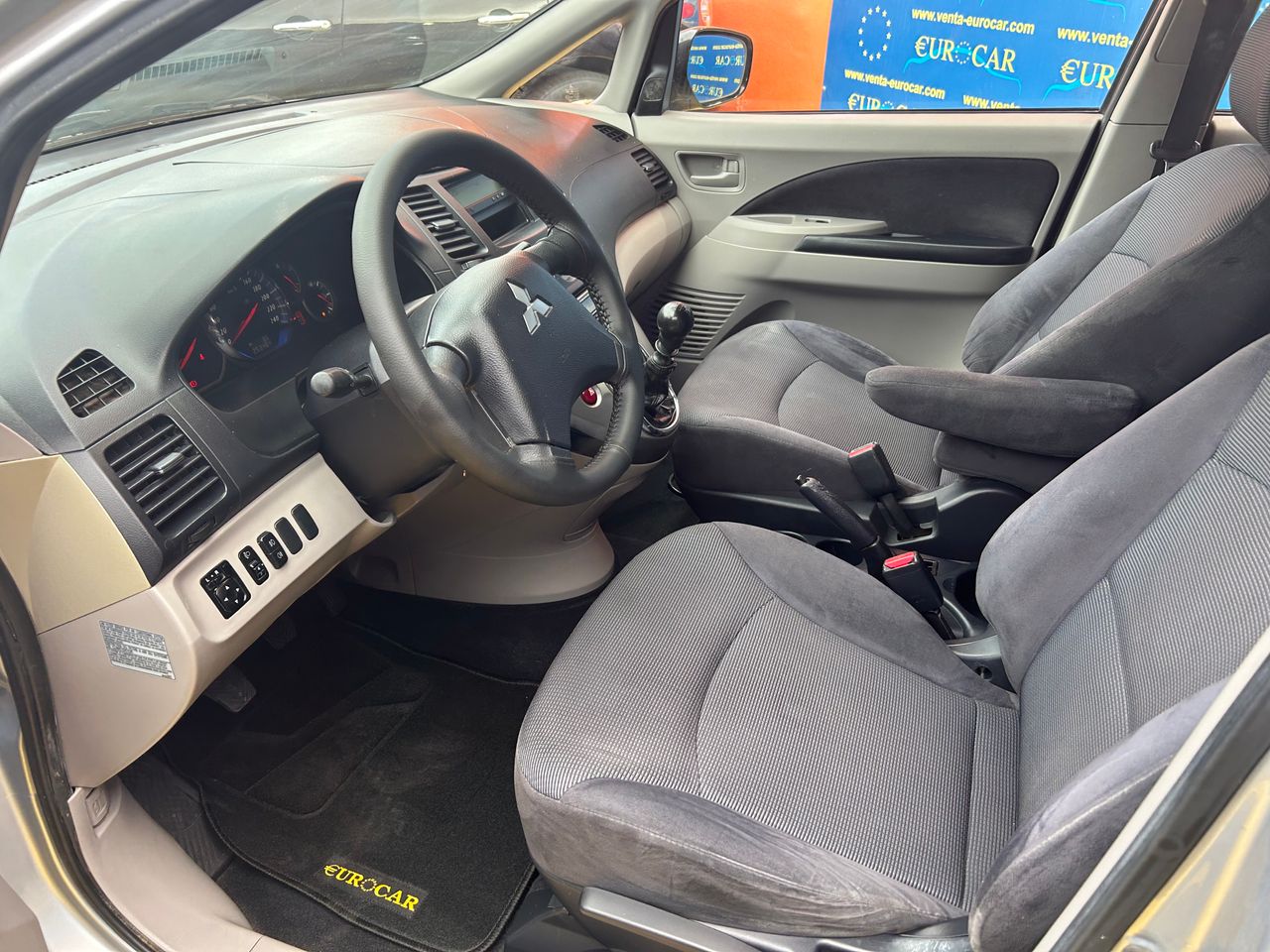 Mitsubishi Grandis 2.0 CRDI - foto 11