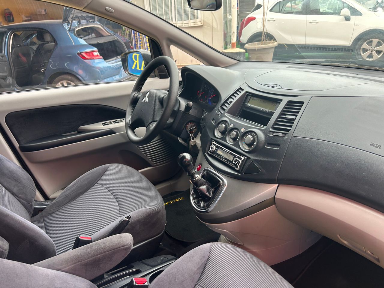 Mitsubishi Grandis 2.0 CRDI - foto 18