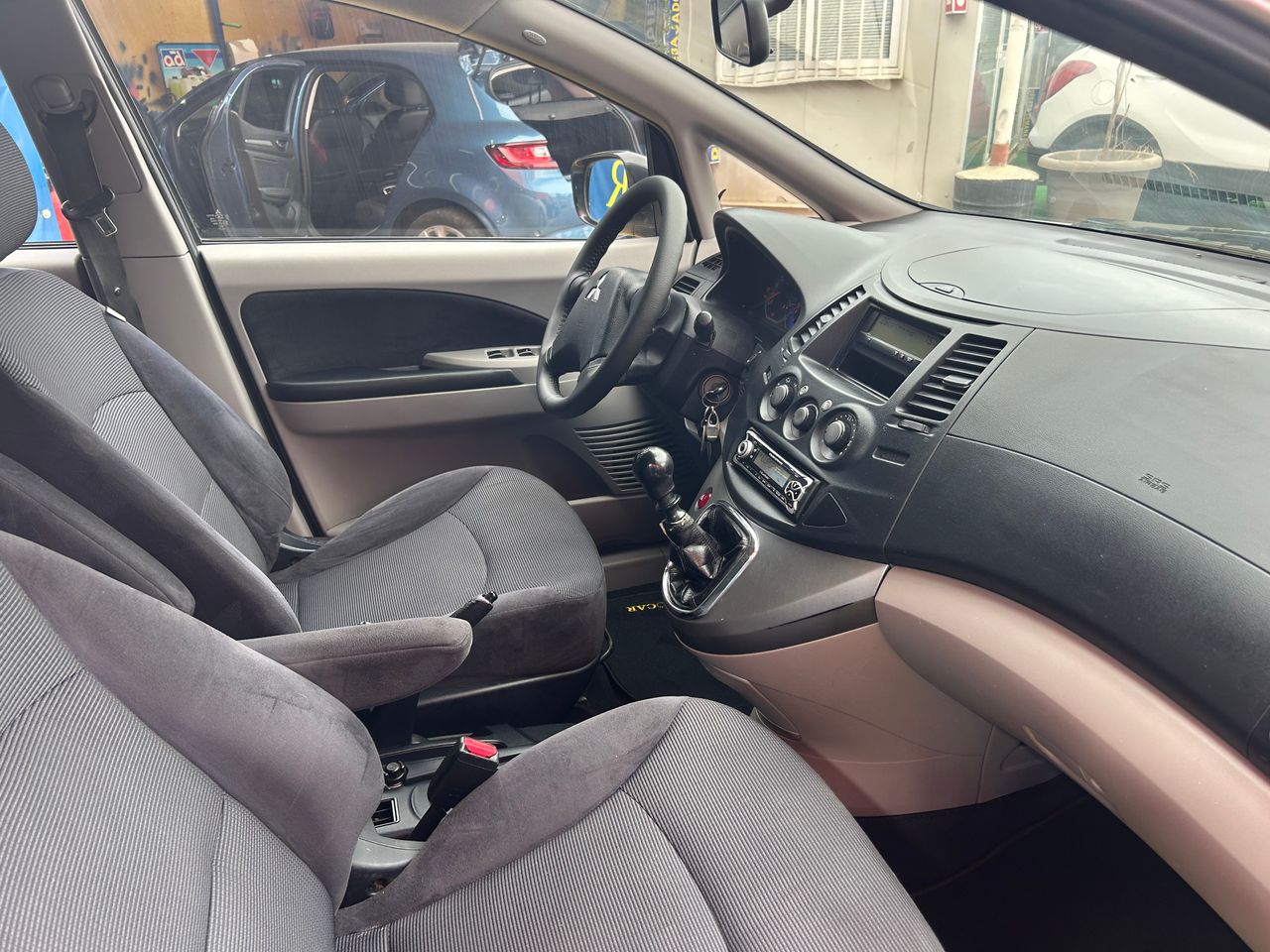 Mitsubishi Grandis 2.0 CRDI - foto 19