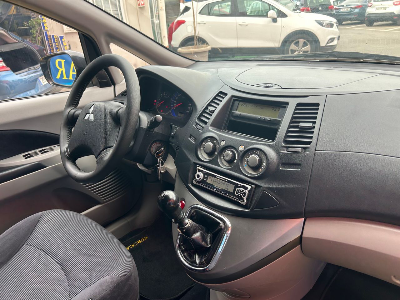 Mitsubishi Grandis 2.0 CRDI - foto 16