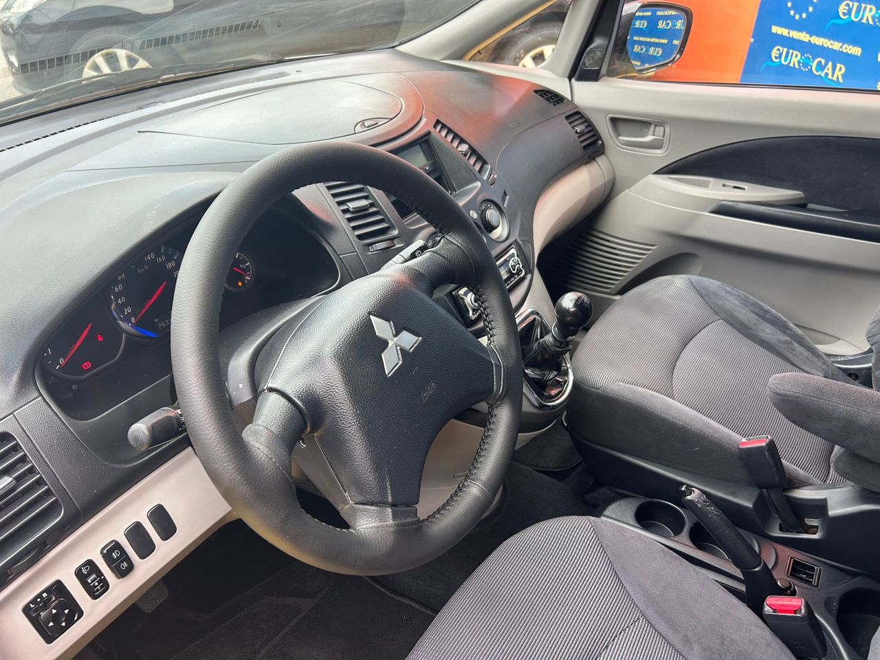 Mitsubishi Grandis 2.0 CRDI - foto 9