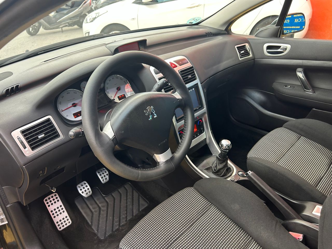 Peugeot 307 1.6 I - foto 9