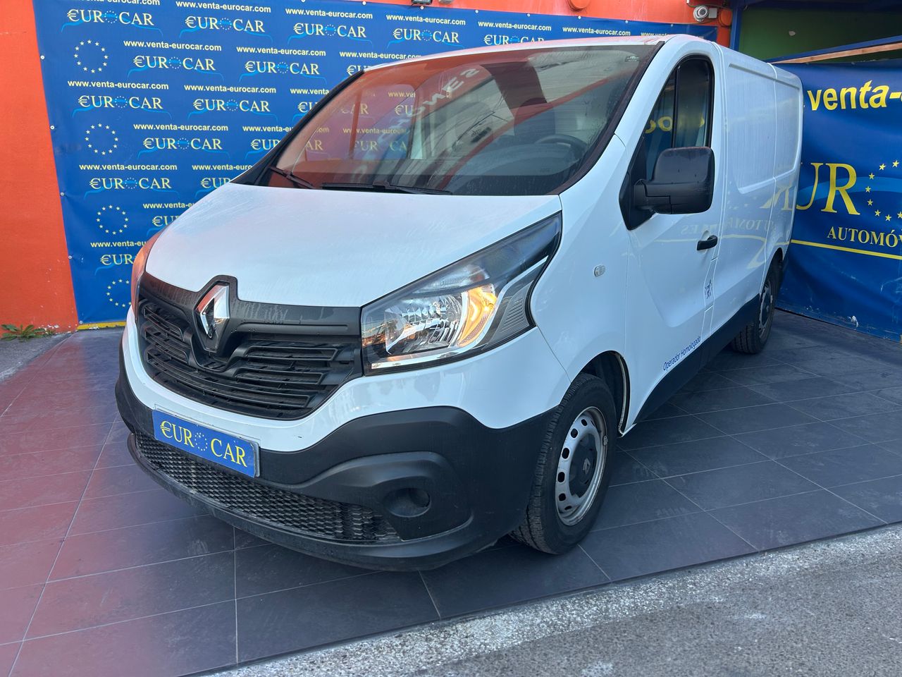 Te ofrecemos consulta  de segunda mano - renault trafic 2018 /