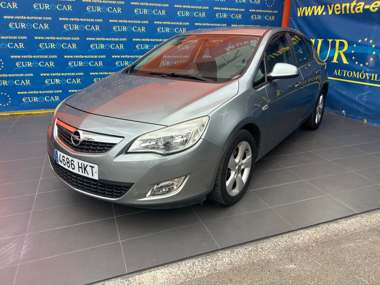 opel astra 2011 /