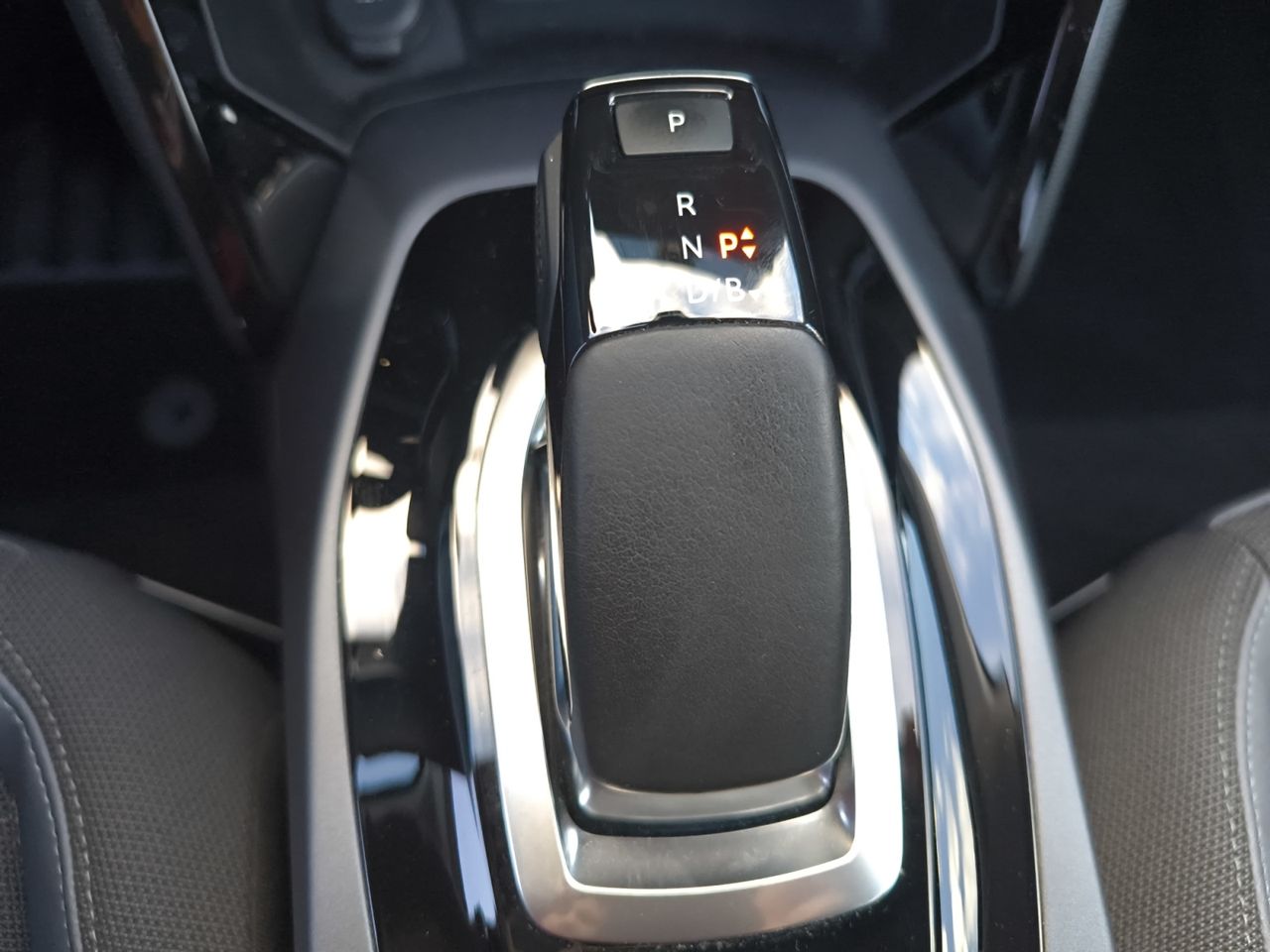 Peugeot e-2008 ALLURE ELECTRICO  - Foto 2