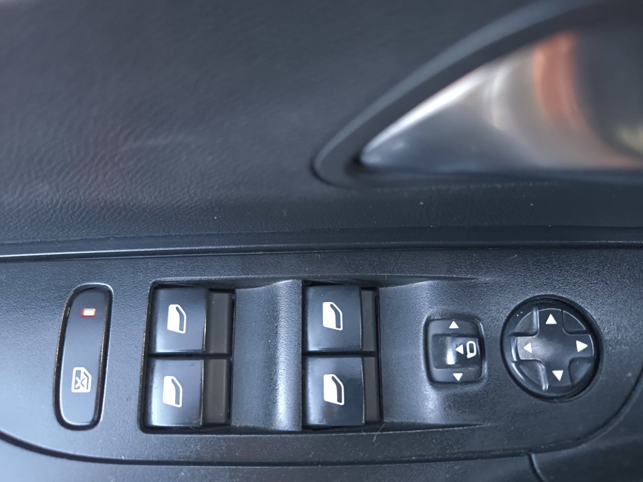 Peugeot 2008 ALLURE PACK BLUE HDI 110 CV  - Foto 2