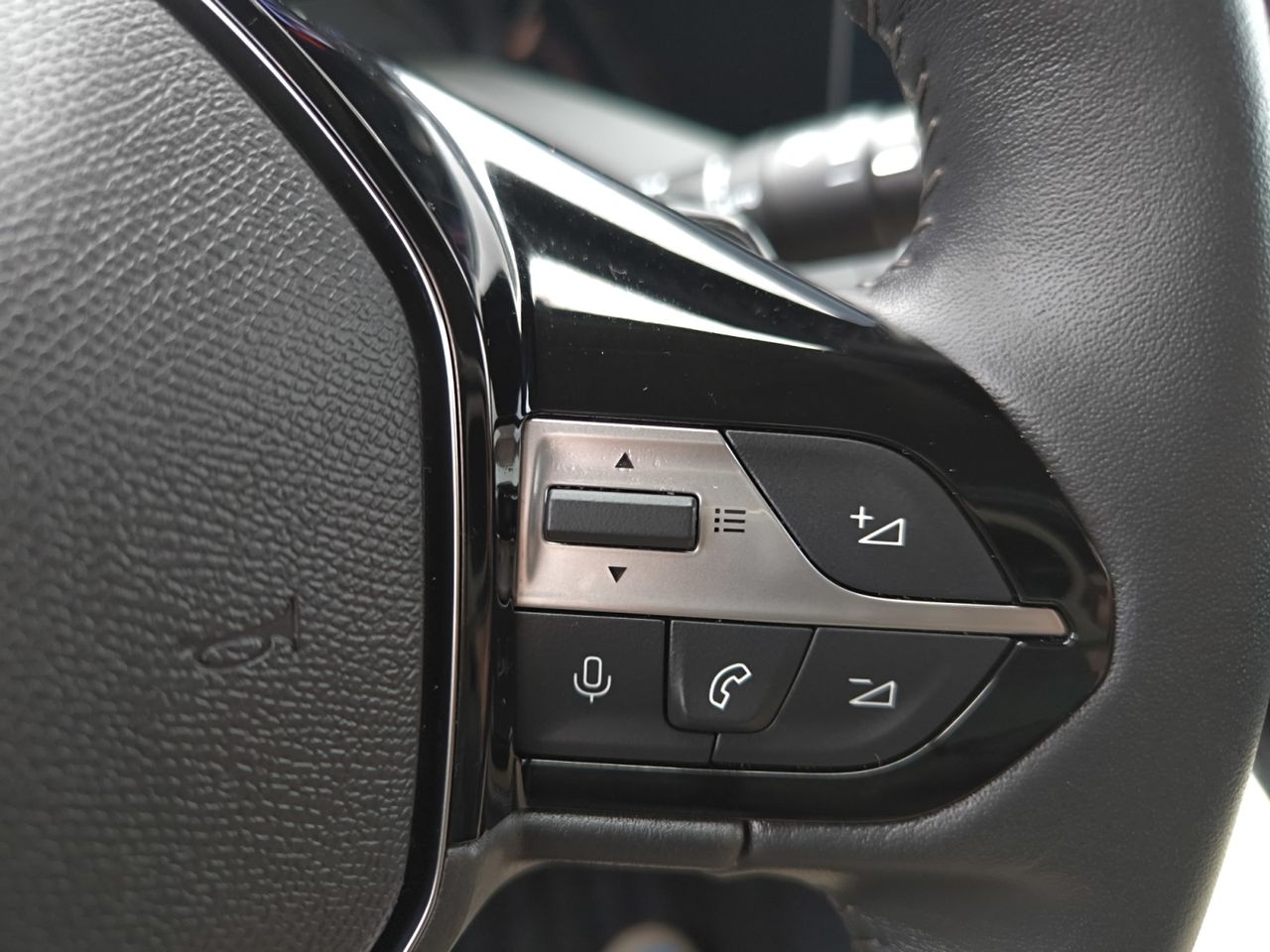 Peugeot 308 SW STYLE PURE TECH 130 CV EAT8  - Foto 2